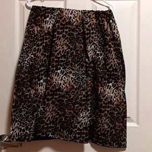 Leopard print long Skirt.